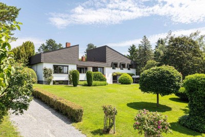 WOHNJUWEL DER EXTRAKLASSE - ARCHITEKTEN-VILLA MIT PARKÄHNLICHEM GARTEN, WEITBLICK UND PRIVATSPHÄRE