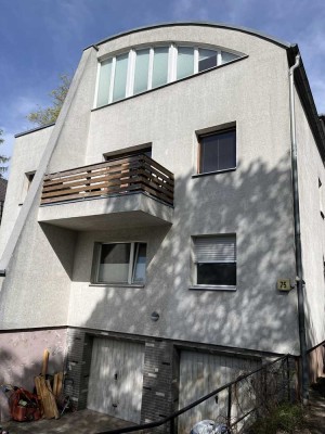 Geschmackvolle 2-Zimmer-Dachgeschosswohnung mit Balkon und EBK in Berlin Hermsdorf (Reinickendorf)