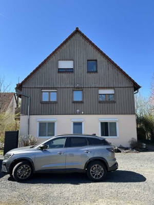 Attraktive frisch sanierte 2-Zimmer-Wohnung mit Balkon in Feldrandlage (neue EBK und Bad)