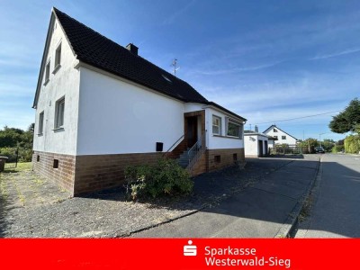 Heckenhof, Einfamilienhaus mit 2 Garagen und Garten