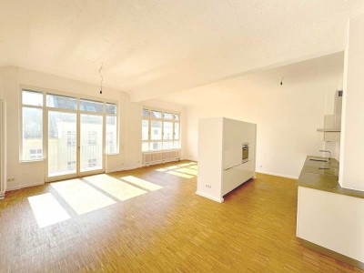 Helles Loft-Apartment mit Balkon / EBK / Parkplatz-Option; bezugsfrei