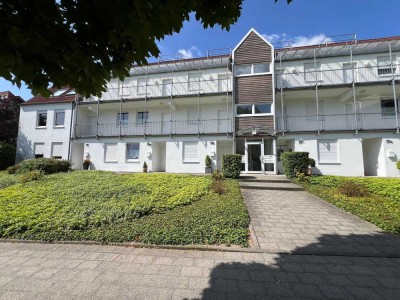 Helle, renovierte 3,5-Zimmer-Dachgeschosswohnung mit Balkon und EBK in Oberhausen-Rothebusch