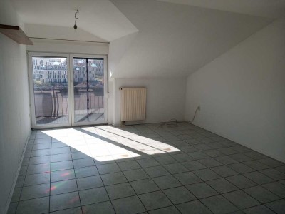 Schöne 3-Zimmer-Dachgeschosswohnung mit Balkon in Würzburg Uninähe