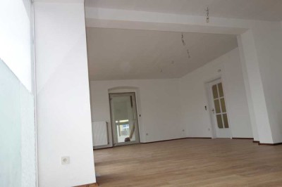 Schöne große 2-Zimmer Wohnung mit eigenem Eingang