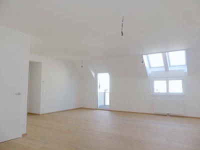 Top 12, Großzügige Wohnung mit Balkon