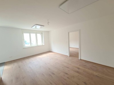 Anlegerhit - Komplett sanierte 2-Zimmer Wohnung mit Mieter