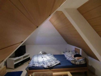 2,5 Zimmer Dachgeschosswohnung mit Garage