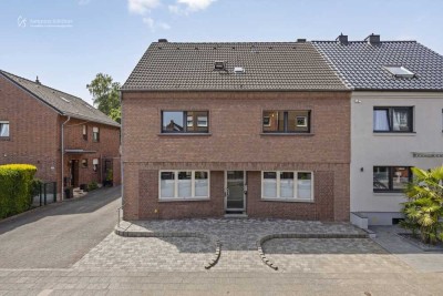 Großzügiges Zweifamilienhaus in zentraler Lage. Ideal für Mehrgenerationenwohnen mit viel Platz