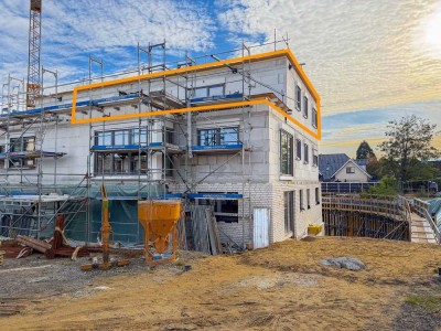 Letzte Chance: Exklusive Staffelgeschosswohnung inkl. Tiefgaragen-Stellplatz – Neubau am Reichswald!