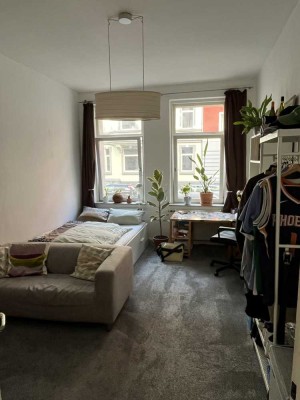 Großzügige Zwei-Zimmer-Wohnung mit Balkon