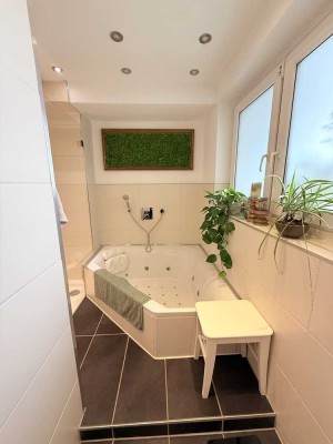 Zwischenmiete: Exklusive 3-Zimmer Wohnung mit Einbauküche, Balkon & Wirlpool