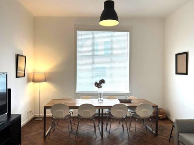 Altbauwohnung, 4-Zi., möbliert mit Hofloggia