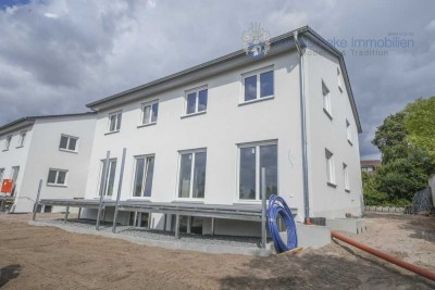 Großzügige, kinderfreundliche DHH mit PV-Anlage, EBK, 2 Bädern und Carport