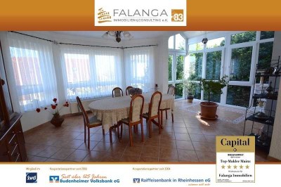 Falanga Immobilien - RAUMWUNDER! Charmantes & gemütliches EFH mit reichlich Platz und Fernblick in E
