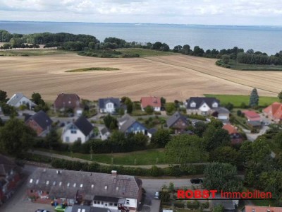 Wohnen, wo andere Urlaub machen - Reihenendhaus auf großem Grundstück in Top-Lage