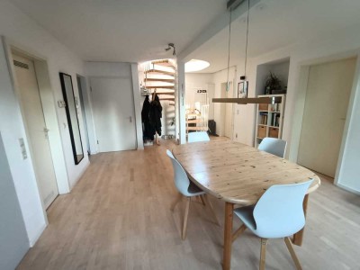 Helle 4-Zimmer-Wohnung mit 2 Etagen und Balkon im Dachgeschoss