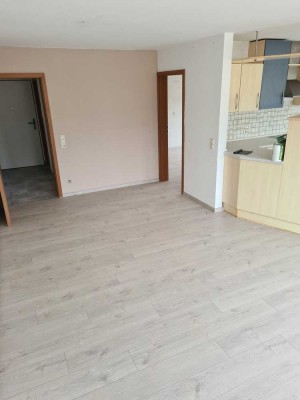 Gerstetten Ortsmitte helle 2-Raum-Wohnung mit Tiefgaragenstellplatz, Einbauküche und Balkon.