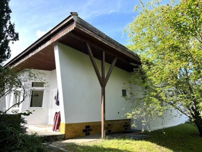 Freundliches, modernisiertes Wochenendhaus auf sonnigem Eigenlandgrundstück am Schweriner Außensee