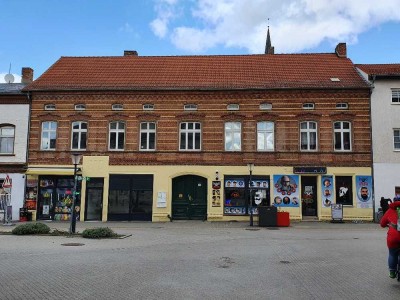 Große, renovierte 3-Zimmer-Wohnung, Laminat, Fussgängerzone, Parkplatz