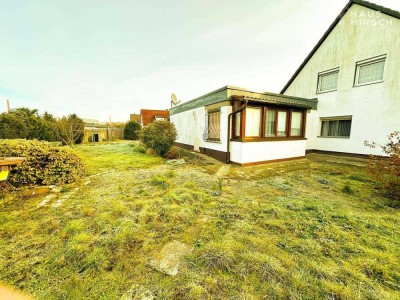 Traumlage! Sanierungsbedürftige Doppelhaushälfte mit Potenzial für Ihre individuelle Gestaltung!