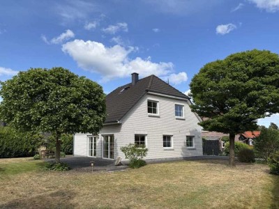 Gepflegtes Einfamilienhaus mit Terrasse, Garten und Garage