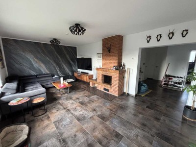 myHome-Immobilien / Hochwertige Maisonette über 2 Etagen + offener Kamin, Balkon und Design EBK