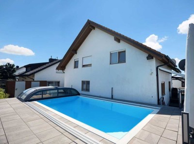 Hochwertiges ZFH mit Garten, Pool und Einliegerwohung in gesuchter Lage von Mühlhausen/Rettigheim