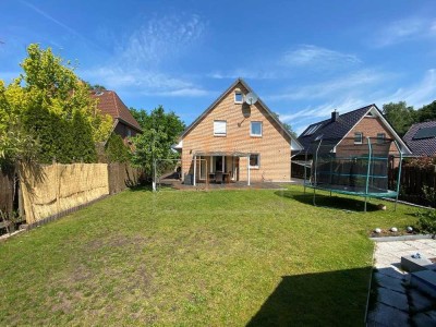 Ein Zuhause für Generationen – modernes Zweifamilienhaus mit großem Garten, Kamin und Südwestterrass