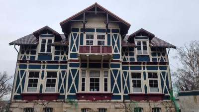 Traumhafte Erdgeschosswohnung in historischer Villa mit Panoramablick