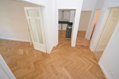 FÜRSTLICHER STIL-ALTBAU "anno 1890" m. FISCHGRÄT-PARKETT, FLÜGELTÜR, LUXUS: EBK + BAD!!!