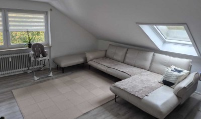 Helle Neu Renovierte Dachgeschosswohnung