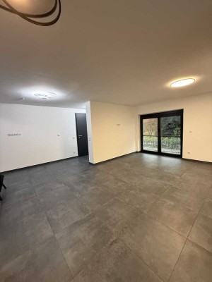 ! 3-Zi-Maisonette-Wohnung KFW 55 - Moderne Eleganz trifft nachhaltigen Komfort.
