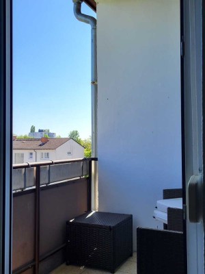 Südbalkon, helle 2+ Zimmer, komplett möbliert, Winkeler Str.; ab 15.08.2025