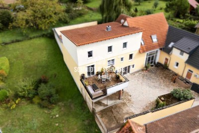 Außergewöhnliches Reihenendhaus mit Carport, in idyllischer Lage