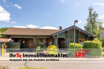 Ein Ort zum Ankommen - Holzhaus mit großem Garten, Sauna und Kamin in Rengen