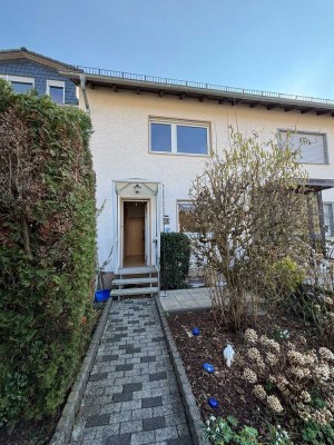 Kleines Reihenmittelhaus für Paare oder junge Familien mit Garten und Ausbaureserve im Dach