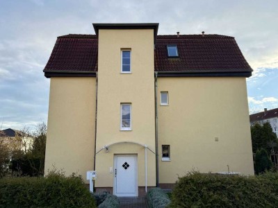 Kleines Juwel in Merseburg - Einraum Dachgeschosswohnung mit Balkon + Garten