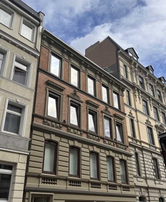 Direkt vom Bauträger: Altbau Wohnung parallel zur Elbchaussee und dem Hafen