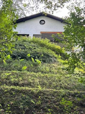 Großzügiges Zweifamilienhaus in zentraler Lage