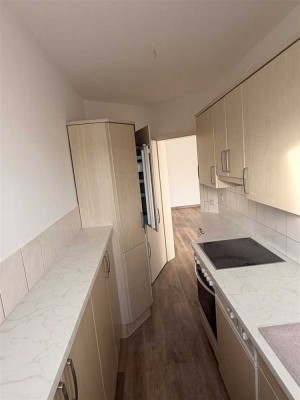 Schicke 2-DG-Wohnung mit EBK & Balkon sowie eigenen TG-Stellplatz in Top-Lage von Gera