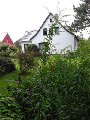 Freistehendes Einfamilienhaus mit gepflegtem Garten in bester Lage