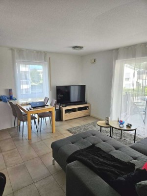 Gemütliche 2 Zimmerwohnung mit EBK, Balkon, TG-Platz, Anfragen bitte nur per email