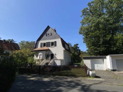 Dreieich-Buchschlag: Denkmalgeschützte Villa auf großem Gartengrundstück