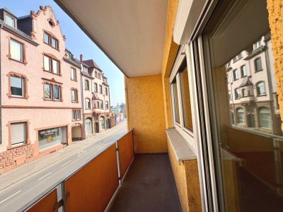 Direkt einziehen! Leerstehende 2-Zimmerwohnung mit Balkon im Herzen von Worms