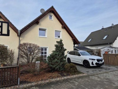 Moderne Doppelhaushälfte in zentraler Lage in Panketal