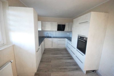 Einzug fertige 4 Zimmerwohnung mit Einbauküche, Balkon