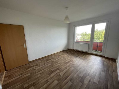 Schnell sein und Nachmieter werden! 2-Zimmer-Wohnung mit Balkon und Einbauküche!