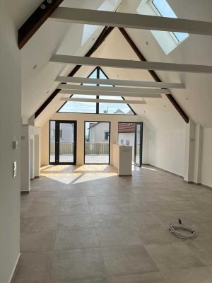 Freundliche und neuwertige 2-Zimmer-Wohnung mit geh. Innenausstattung mit Terasse, EBK, Parkplatz