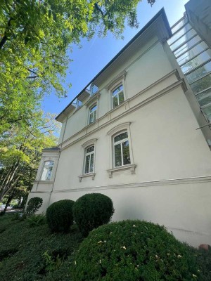 Wohnen und Arbeiten unter einem Dach /   6 Zimmer, 2 Bäder und ein Stellplatz