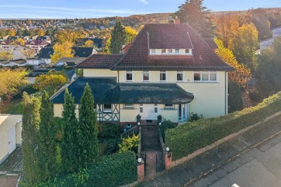 Repräsentative und großzügige Villa in Bestlage am Hofheimer Kapellenberg